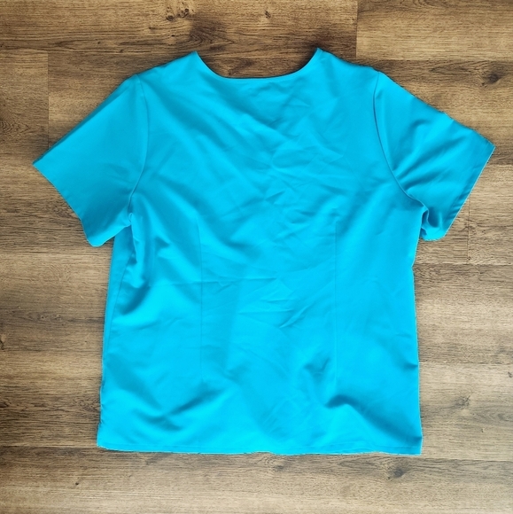 Figs Casma Three-Pocket Scrub Top -Teal - Picture 6 of 6